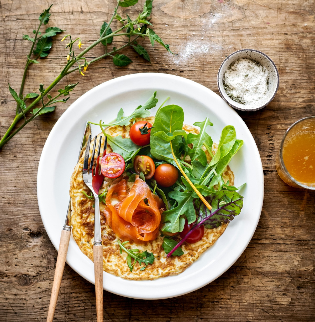 Nutritional Lunch recipes - omelette and salad